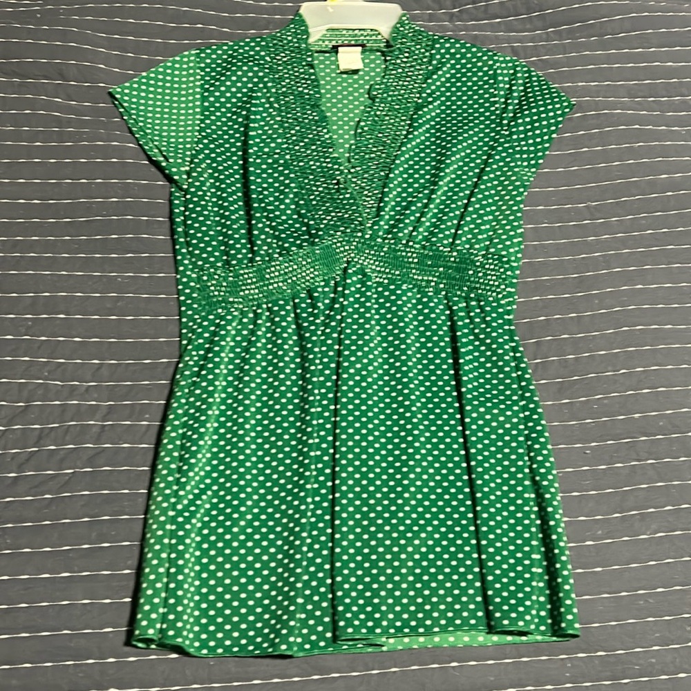 Cute polka dot green and white top.